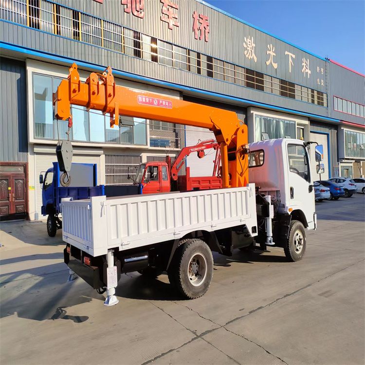 铁门关市三轮随车吊定制 农用改装机自备吊中瑞长期出售